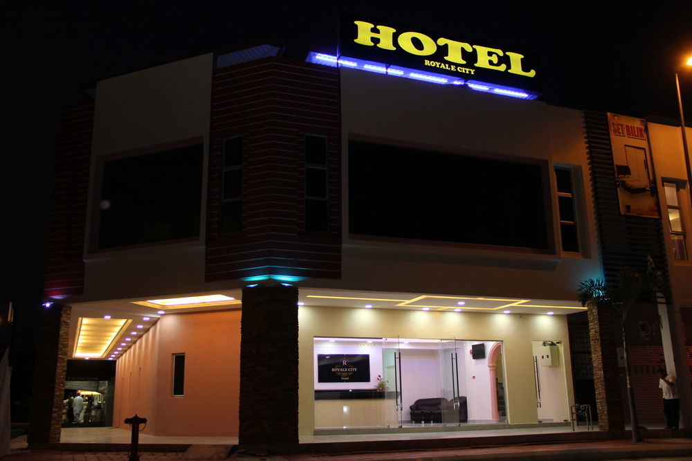 Oyo 89665 Royale City Hotel Sepang Zewnętrze zdjęcie