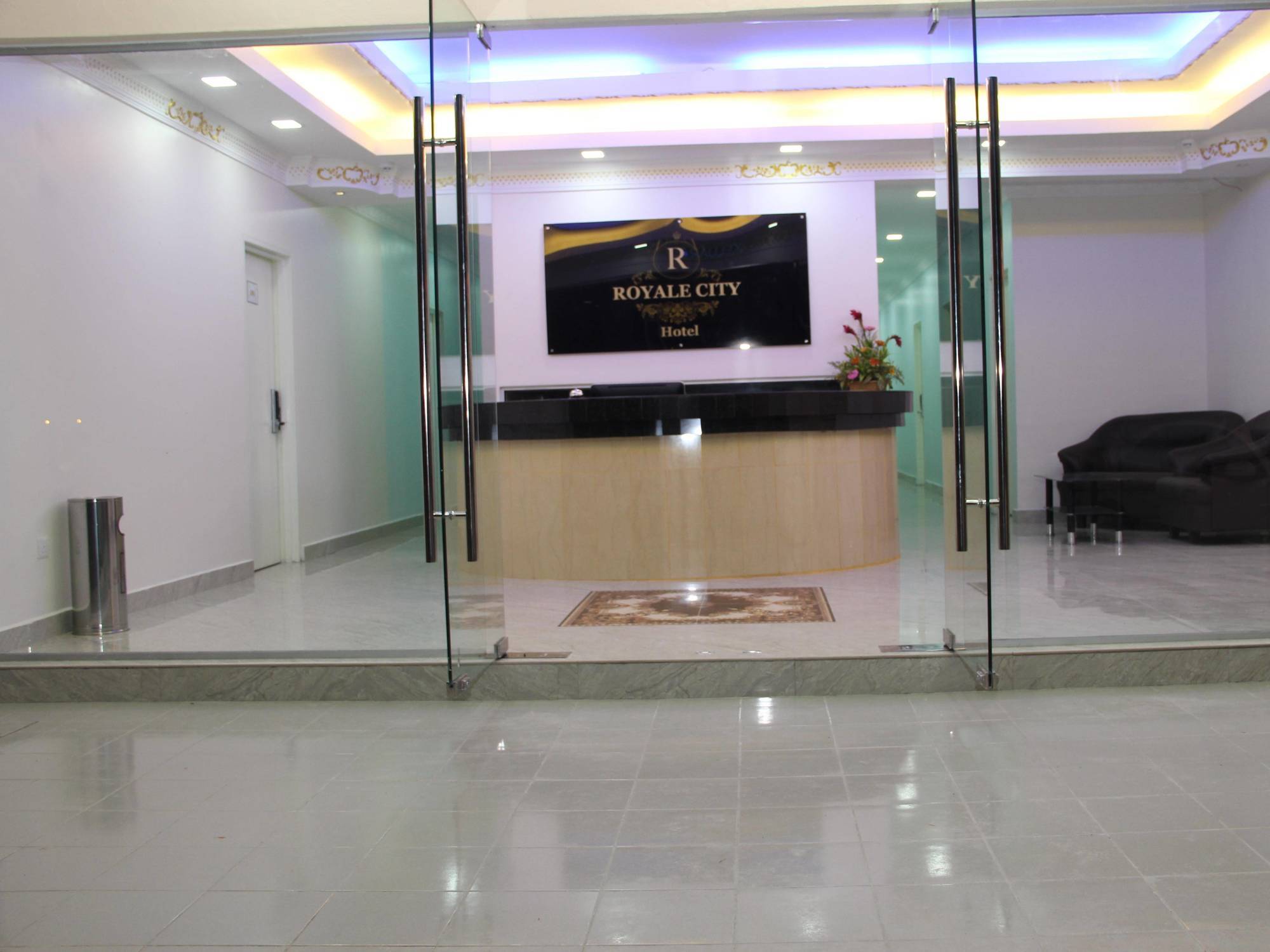 Oyo 89665 Royale City Hotel Sepang Zewnętrze zdjęcie